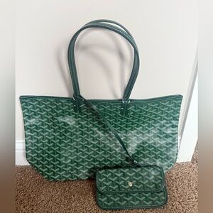 Green Goyard style medium tote 🎄💚